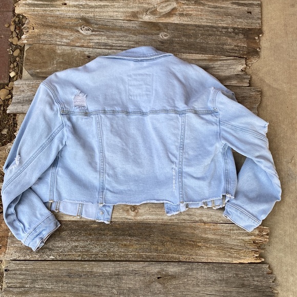 Hollister Women’s Cropped Denim Jacket - Picture 6 of 6